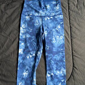 Lululemon Crop 21" Legging Run with the Waves in Size 6